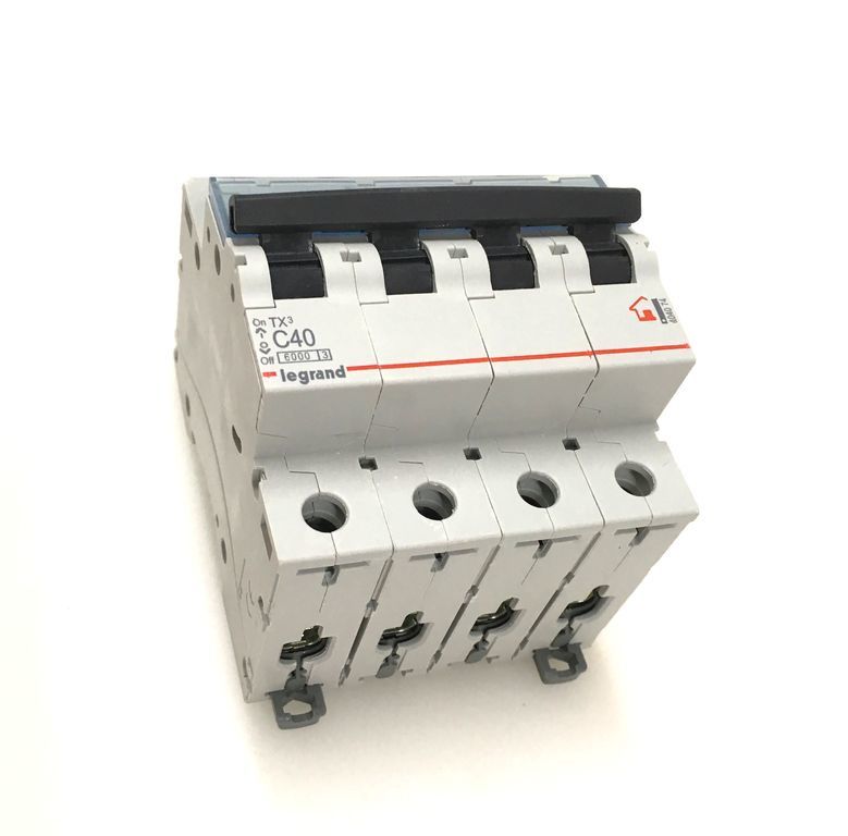 Автоматический выключатель TX"3" 404004 /3р/ b40a 6,0 ка (Legrand). Тх3 автоматический выключатель. Rx3 с25,3р 6ка. Выключатель тх3. Автоматический выключатель распределительный