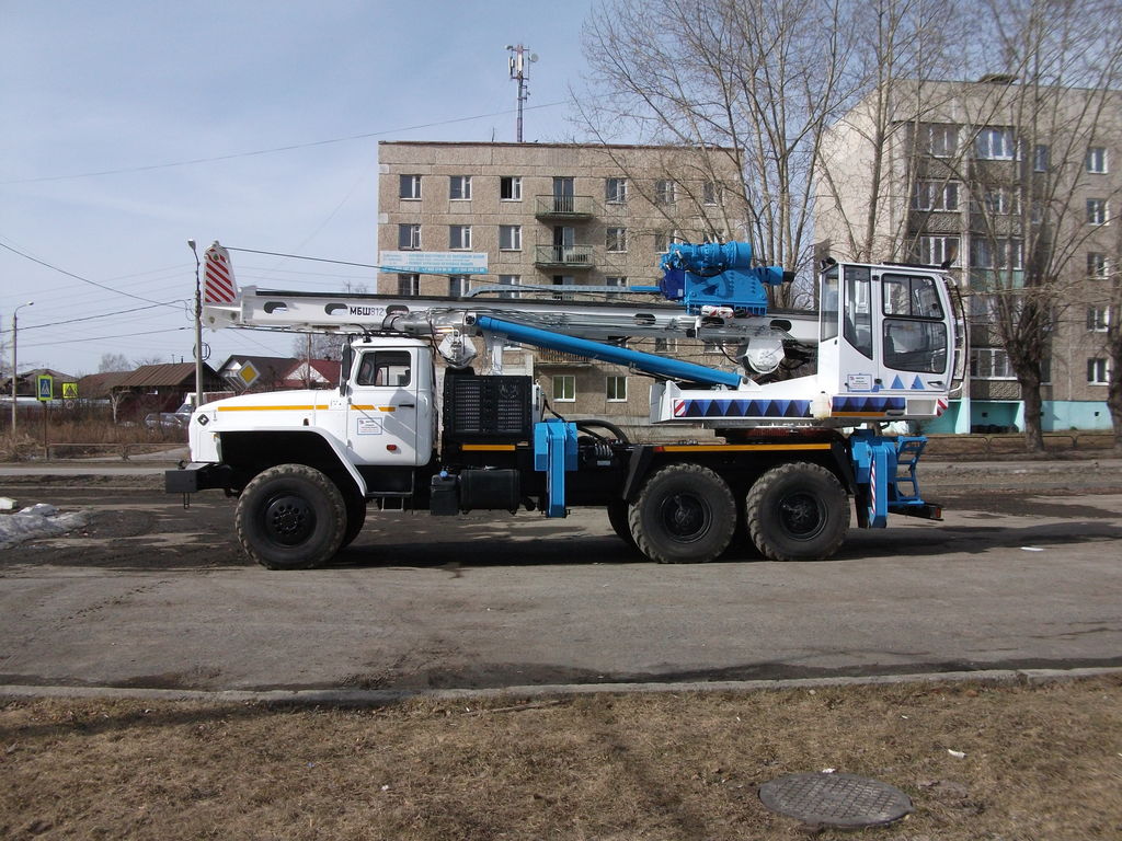 Бурильно-шнековая машина МБШ-812 на шасси Урал 4320 (6х6)