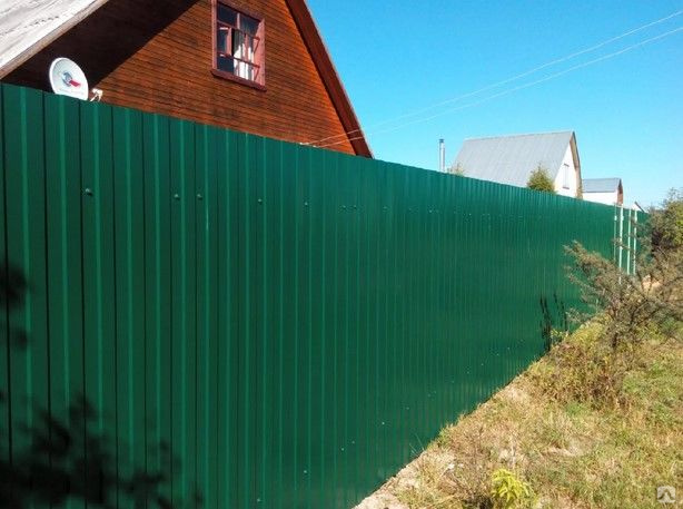 Забор из профнастила зеленый мох фото